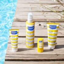 Gamme-solaire-haute-protection-Mustela-famille