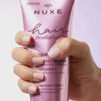 Retrouvez Nuxe Hair Prodigieux Le Shampooing Brillance Miroir 200ml aux meilleurs prix sur Bebemaman.ma . Livraison à domicile partout au Maroc. Paiement à la livraison.